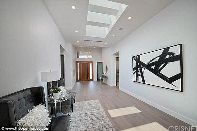 Ariel Winter ubiera się jak Kim Kardashian, mieszka jak Kylie Jenner