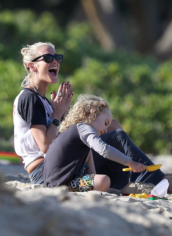 Siostra Jessiki Simpson nie musi się martwić o figurę (FOTO) Siostra Jessiki Simpson nie musi się martwić o figurę (FOTO)