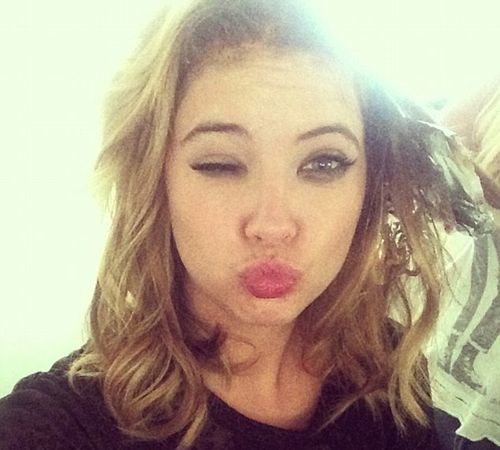 Ashley Benson nabija się z Amandy Bynes (FOTO)  