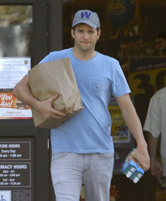 Ashton Kutcher tłumaczy, dlaczego nie zatrudni niani