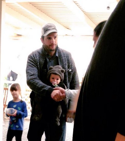 Poznajcie Wyatt, córeczkę Mili i Ashtona (FOTO)