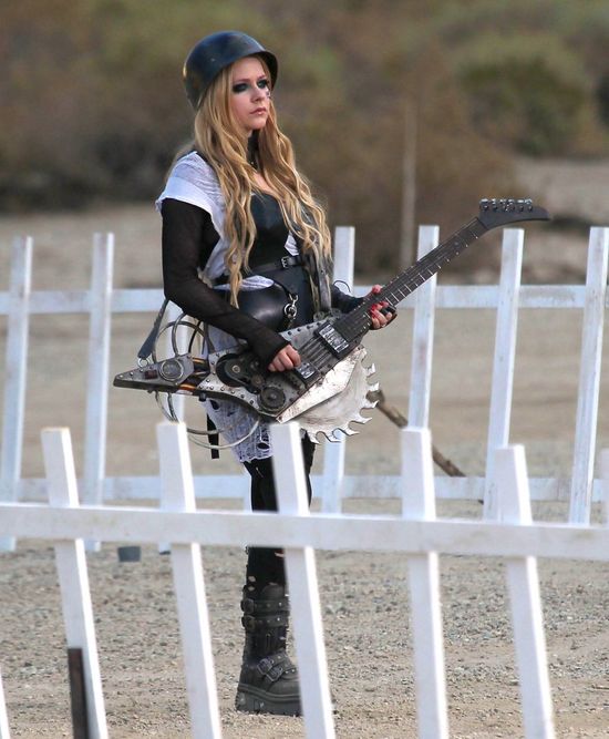 Avril Lavigne jest poważnie chora? Avril Lavigne jest poważnie chora?