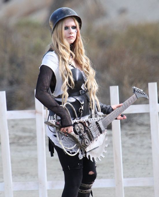 Avril Lavigne jest poważnie chora? Avril Lavigne jest poważnie chora?