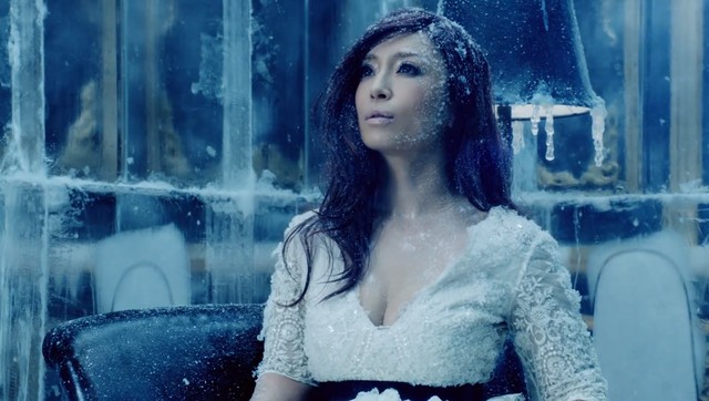 Ayumi Hamasaki - półgłucha piosenkarka ustanawia rekord