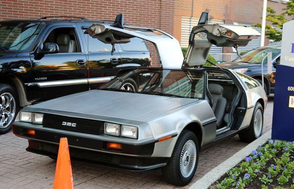 Sprzedano wehikuł czasu z Powrotu do przyszłości  (FOTO)