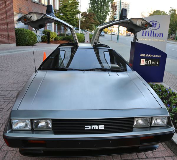 Sprzedano wehikuł czasu z Powrotu do przyszłości (FOTO) Sprzedano wehikuł czasu z Powrotu do przyszłości (FOTO)