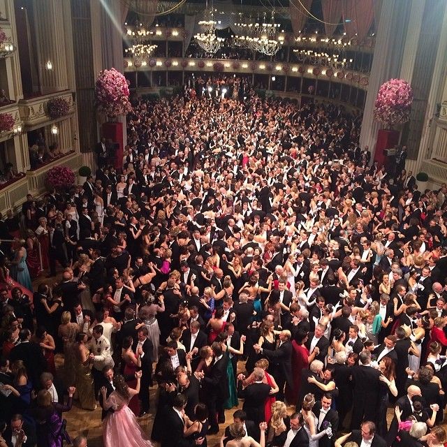 Potraktowali Kim Kardashian jak luksusową prostytutkę?