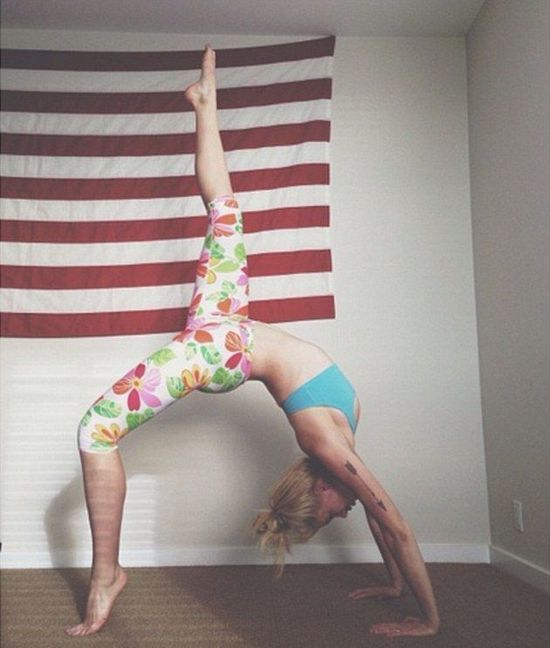 Kto zrobił sobie tatuaż z lotosem? (FOTO)