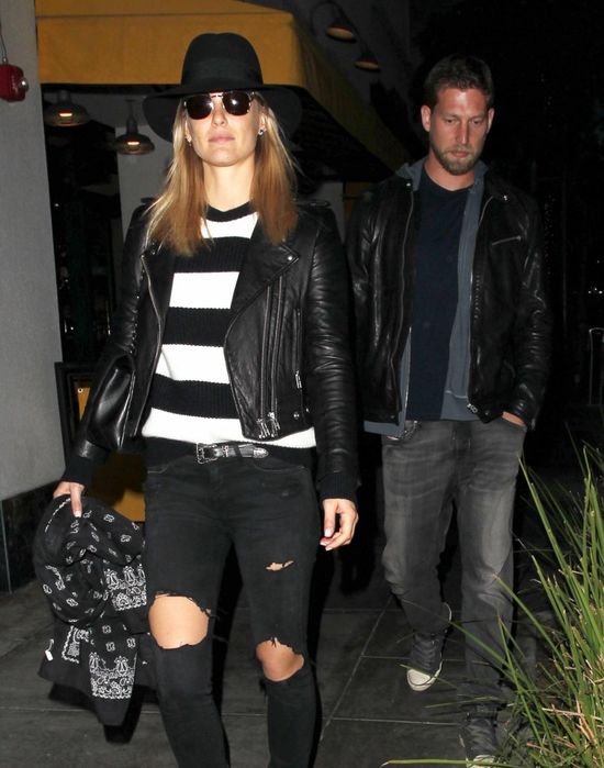 Bar Refaeli przyłapana z bratem na lunchu (FOTO) Bar Refaeli przyłapana z bratem na lunchu (FOTO)