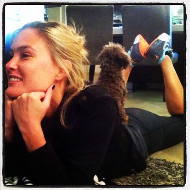 Która gwiazda pochwaliła się takim bikini bridge? (FOTO)