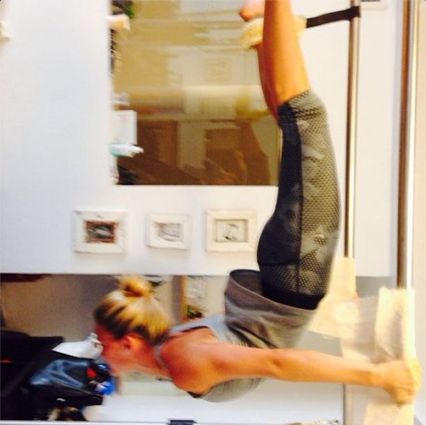 Która gwiazda pochwaliła się takim bikini bridge? (FOTO)