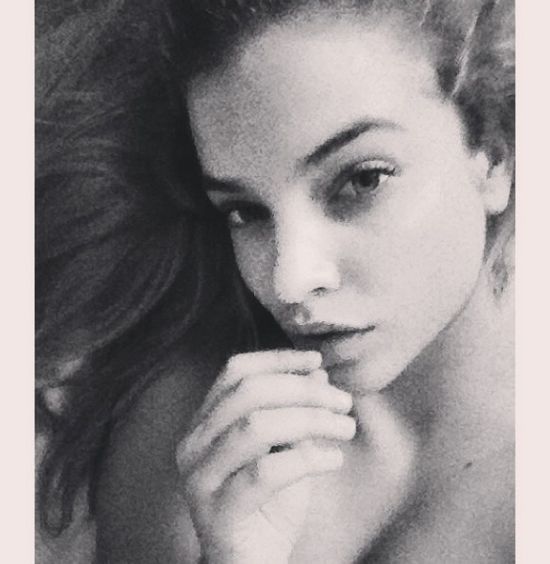 Piękna modelka u boku Justina Biebera Piękna modelka u boku Justina Biebera