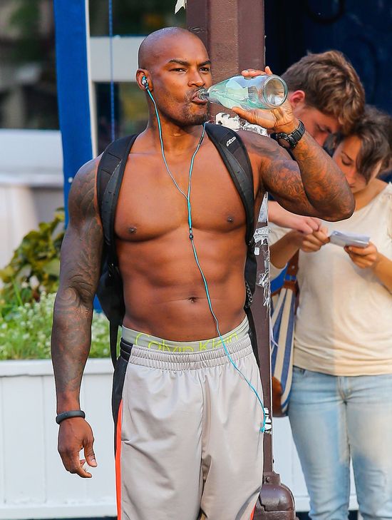 Tyson Beckford pręży klatę (FOTO)