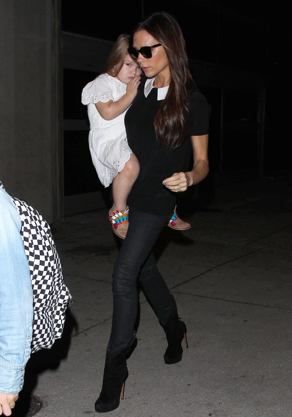 4-letnia Harper Beckham ze smoczkiem wywołała burzę 4-letnia Harper Beckham ze smoczkiem wywołała burzę