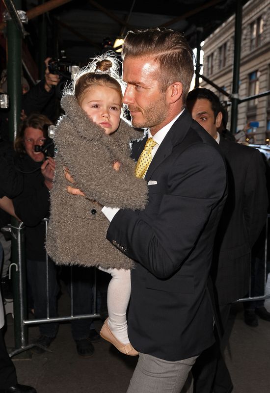 Rodzina Victorii Beckham wspiera ją podczas NYFW (FOTO)