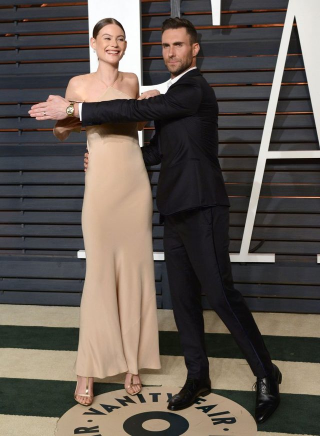 Behati Prinsloo pokazała sutek na party Vanity Fair (FOTO)