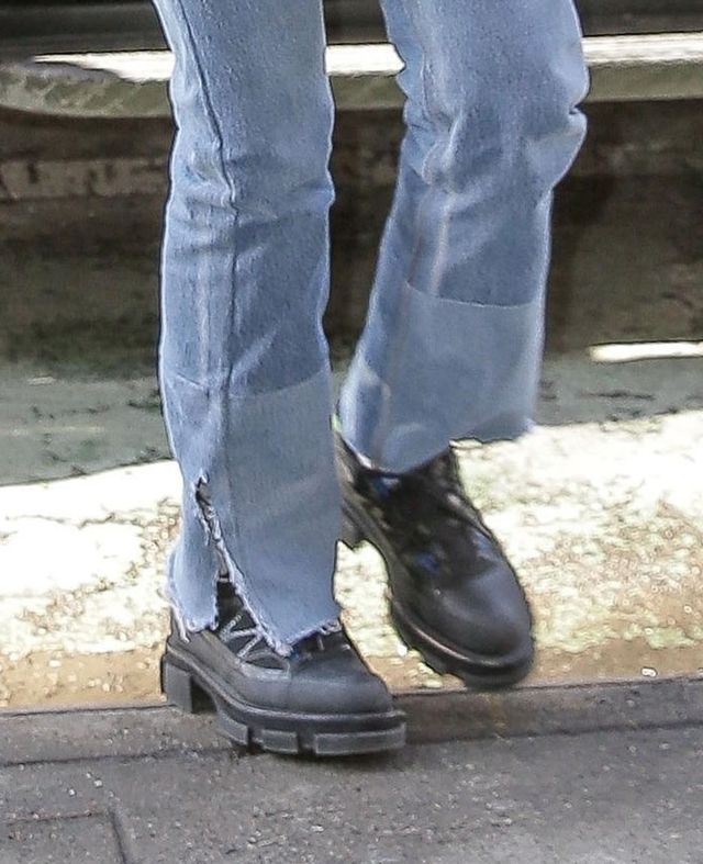 Ta gwiazda na co dzień wygląda, jakby ubierała się w lumpeksie (ZDJĘCIA)