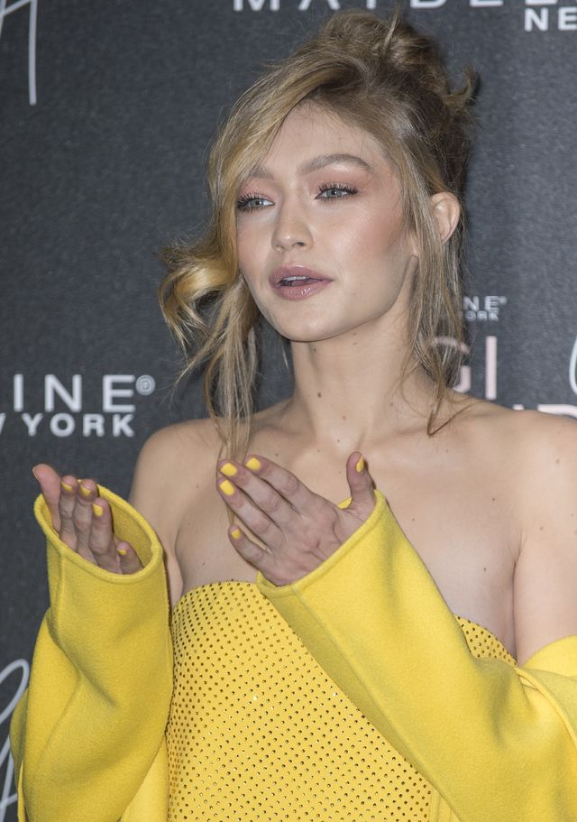 Bella Hadidi cieszy się, że Gigi nie mogła polecieć na pokaz VS? Bella Hadidi cieszy się, że Gigi nie mogła polecieć na pokaz VS?