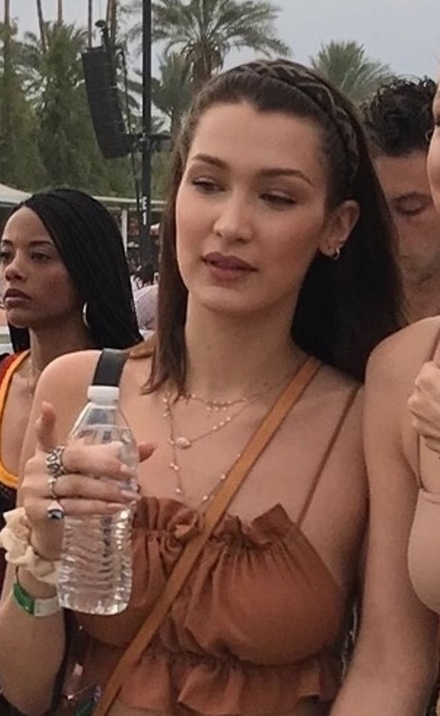 Bella i Gigi Hadid w siostrzanych stylizacjach na Coachelli (ZDJĘCIA) Bella i Gigi Hadid w siostrzanych stylizacjach na Coachelli (ZDJĘCIA)