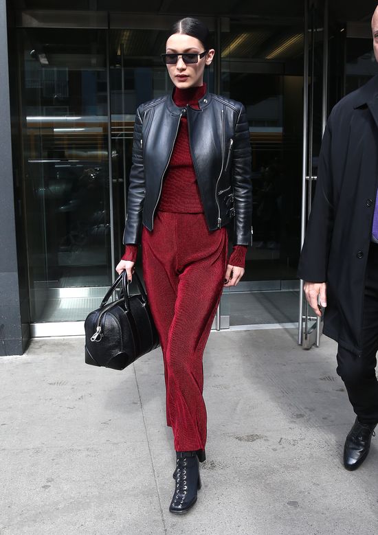 Nowe zdjęcie na Instagramie Belli Hadid pokazuje, że ma ona problem z wagą Nowe zdjęcie na Instagramie Belli Hadid pokazuje, że ma ona problem z wagą