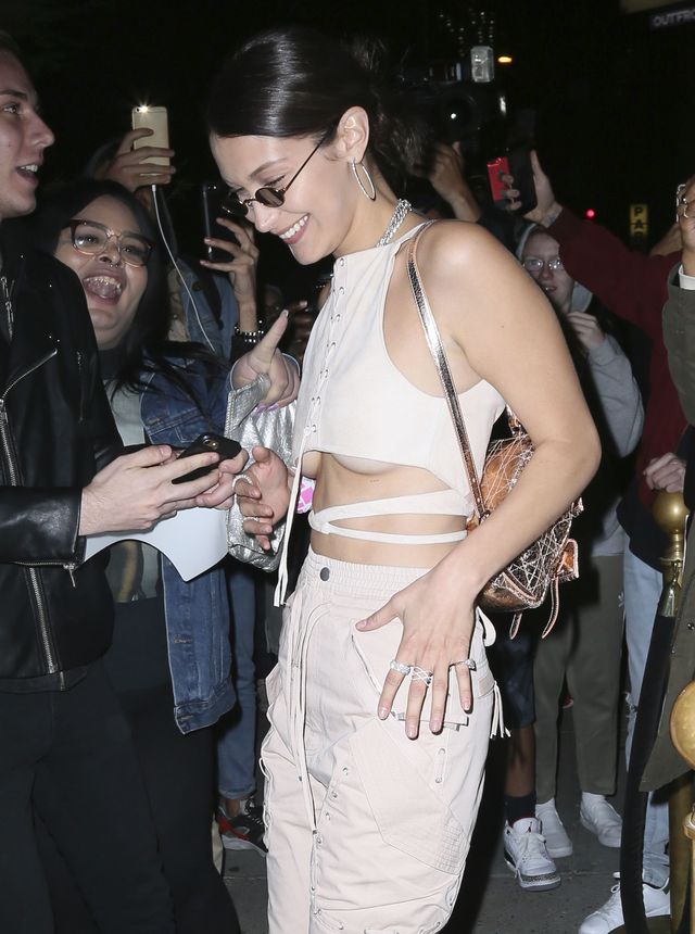 Bella Hadid wykonuje tylko jedno ćwiczenie na brzuch