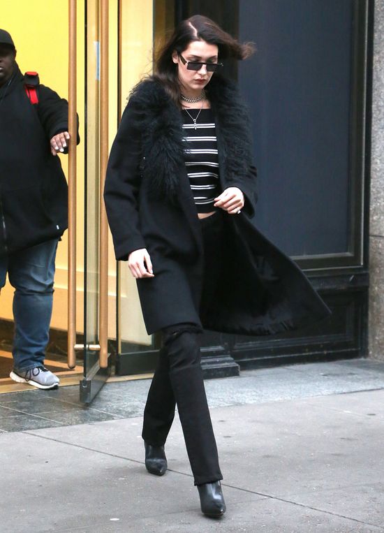 Nowe zdjęcie na Instagramie Belli Hadid pokazuje, że ma ona problem z wagą Nowe zdjęcie na Instagramie Belli Hadid pokazuje, że ma ona problem z wagą