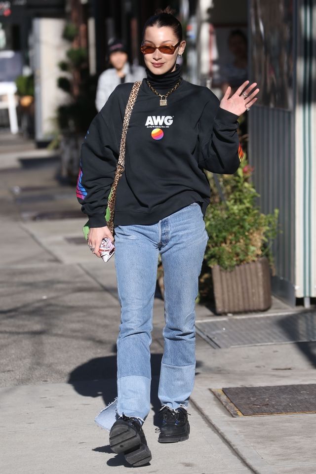 Ta gwiazda na co dzień wygląda, jakby ubierała się w lumpeksie (ZDJĘCIA)