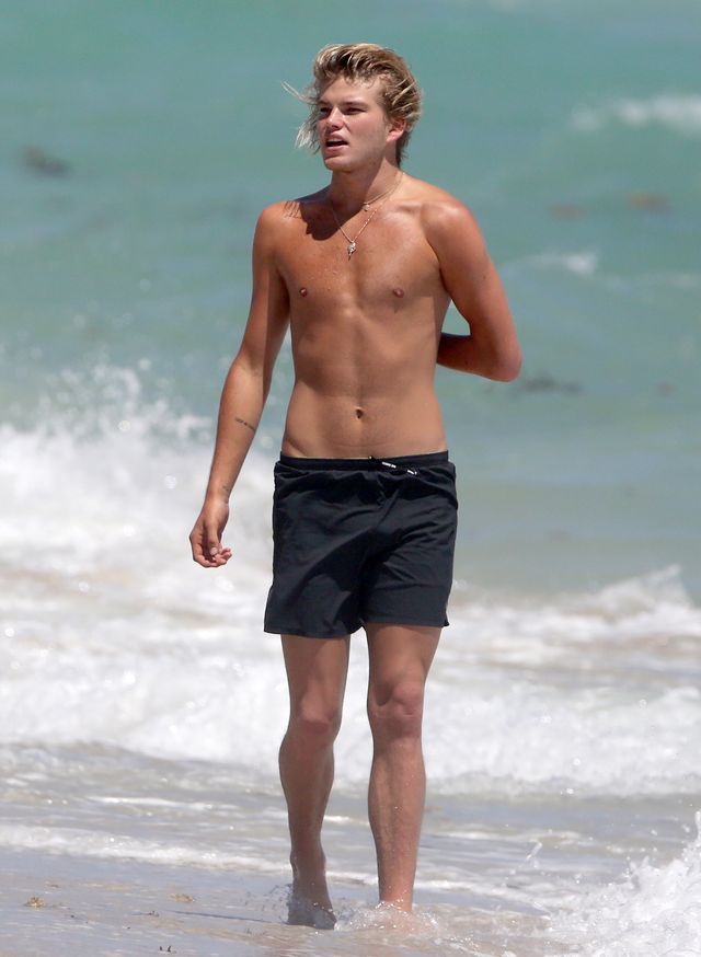 Fajniejszy od The Weeknd? Bella Hadid znalazła lepsze ciacho! (ZDJĘCIA) Fajniejszy od The Weeknd? Bella Hadid znalazła lepsze ciacho! (ZDJĘCIA)