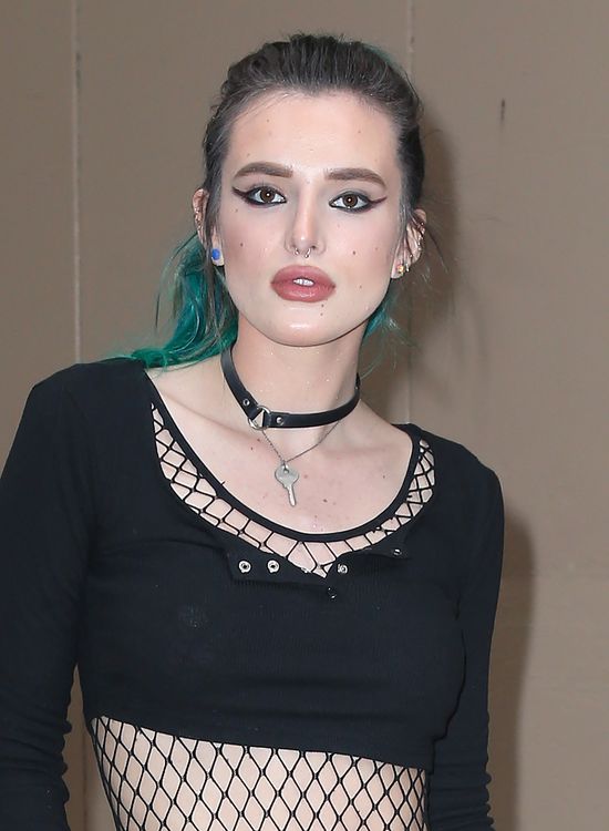 Bella Thorne wrzuciła na Snapa filmik jak się masturbuje! Bella Thorne wrzuciła na Snapa filmik jak się masturbuje!