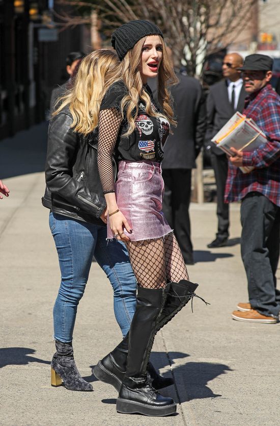 Bella Thorne wrzuciła na Snapa filmik jak się masturbuje! Bella Thorne wrzuciła na Snapa filmik jak się masturbuje!