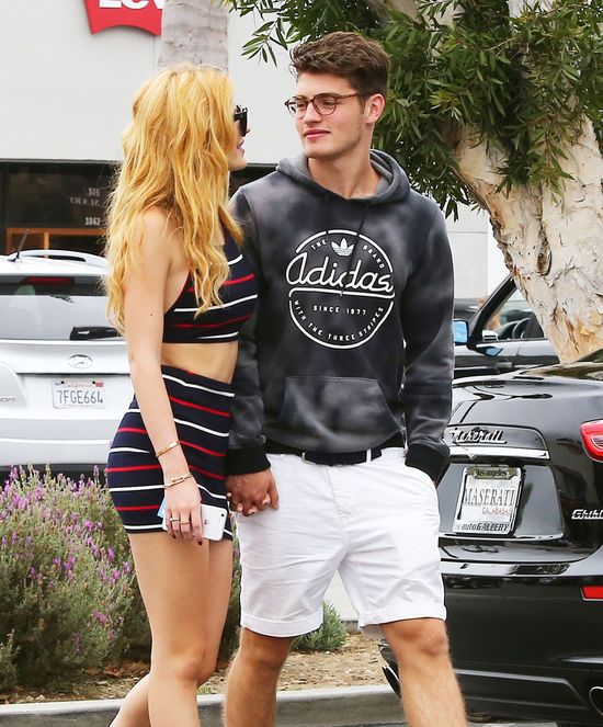 Zakochana Bella Thorne na ustawce z chłopakiem (FOTO) Zakochana Bella Thorne na ustawce z chłopakiem (FOTO)