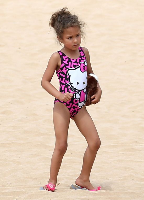 Helle Berry: gorąca mama na plaży