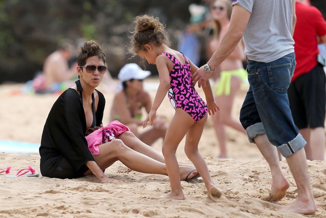Helle Berry: gorąca mama na plaży