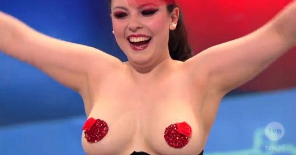 Betty Q rozebrała się na scenie Mam talent (FOTO) Betty Q rozebrała się na scenie Mam talent (FOTO)