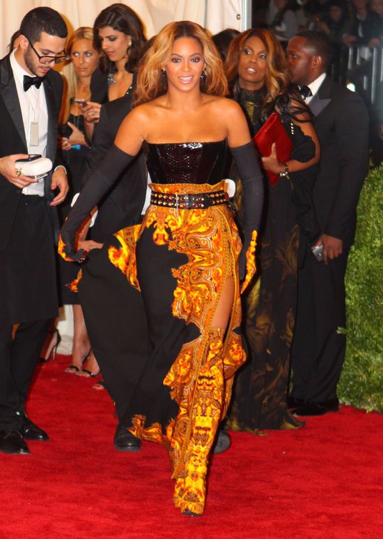 Beyonce w pysznej kreacji od Givenchy na MET Ball 2013 FOTO