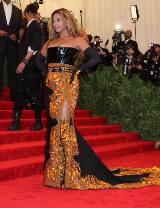 Beyonce w pysznej kreacji od Givenchy na MET Ball 2013 FOTO