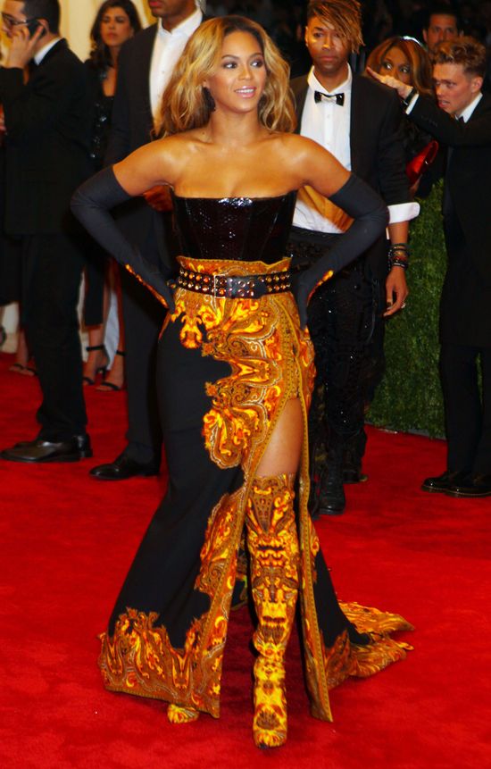 Beyonce w pysznej kreacji od Givenchy na MET Ball 2013 FOTO