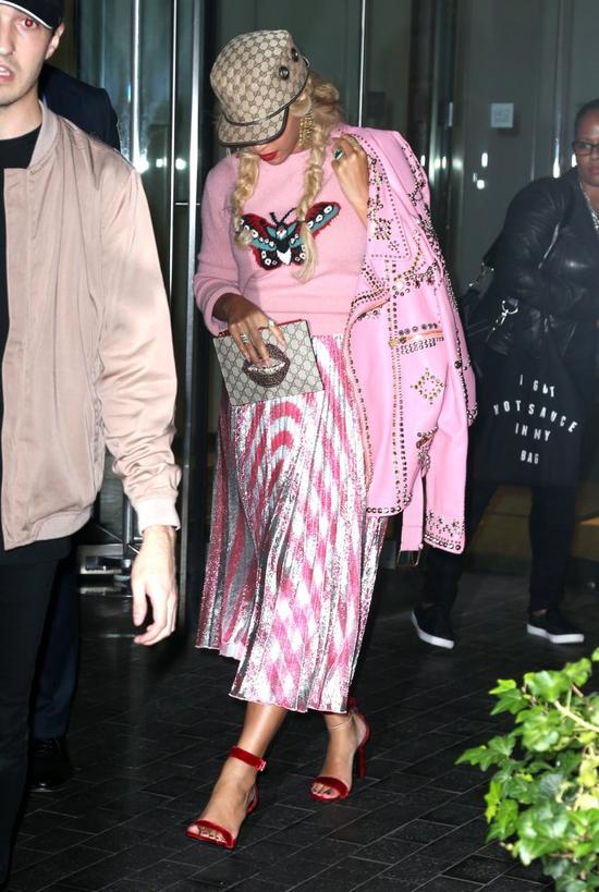 Beyonce jak kiczowata LALKA BARBIE (FOTO) Beyonce jak kiczowata LALKA BARBIE (FOTO)