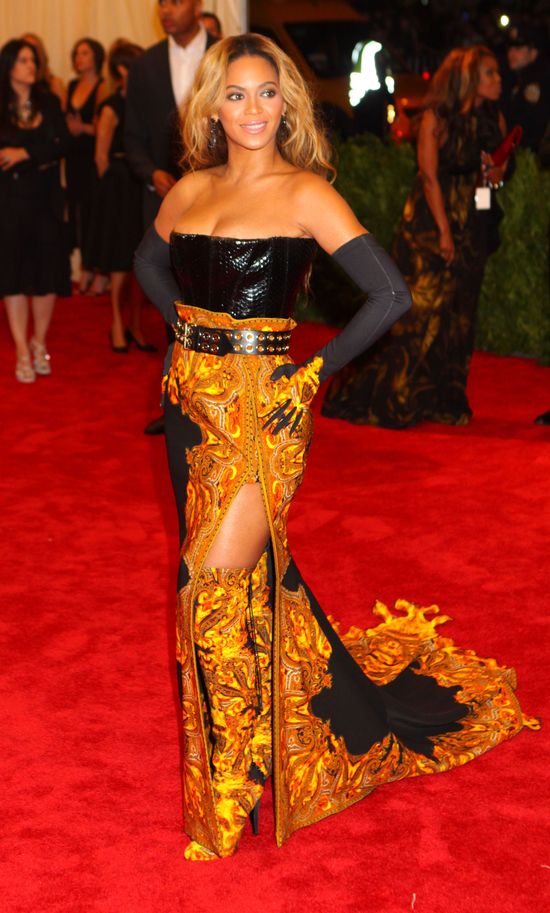 Beyonce w pysznej kreacji od Givenchy na MET Ball 2013 FOTO