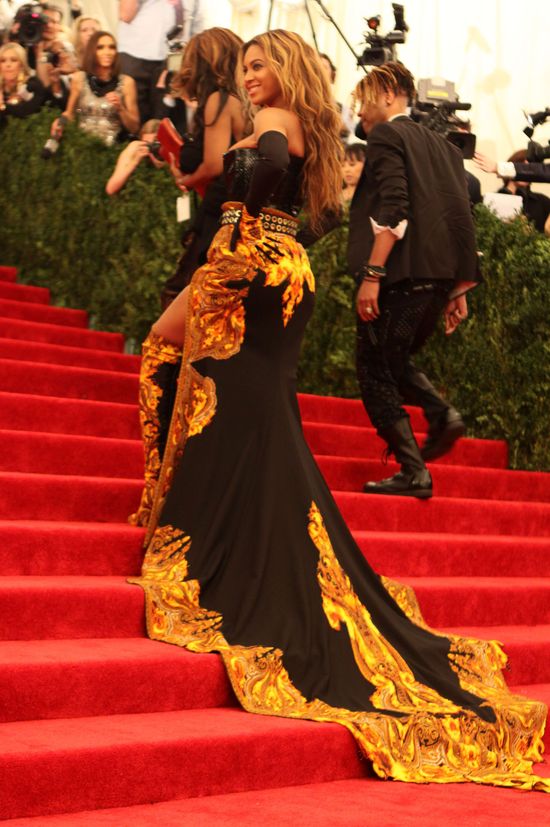 Beyonce w pysznej kreacji od Givenchy na MET Ball 2013 FOTO