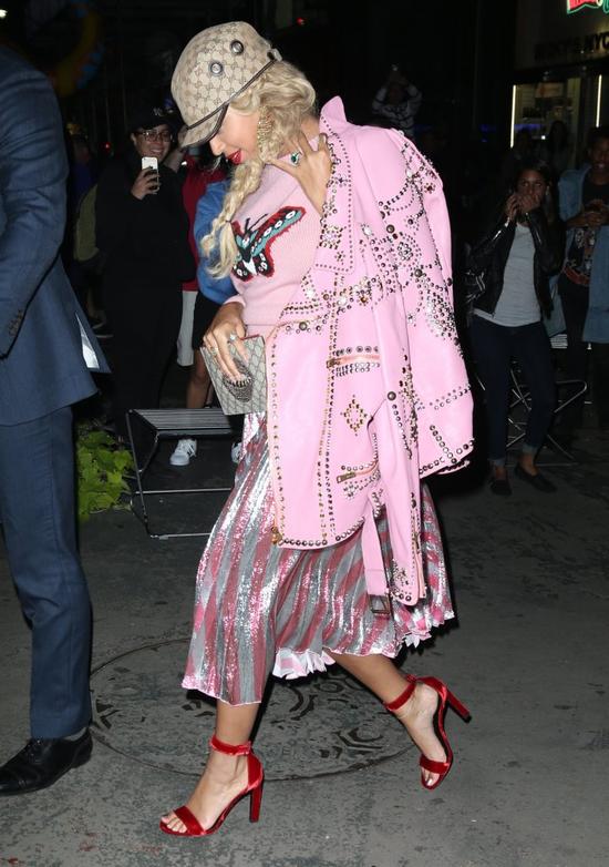 Beyonce jak kiczowata LALKA BARBIE (FOTO)