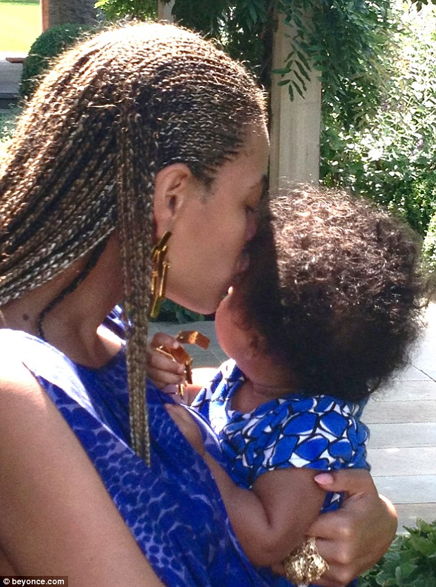 Beyonce dzieli się nowymi zdjęciami małej Blue Ivy (FOTO)