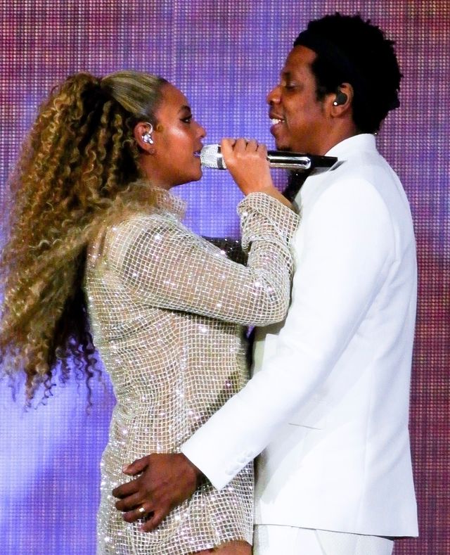 Beyonce NAGA w łóżku z mężem (ZDJĘCIA)