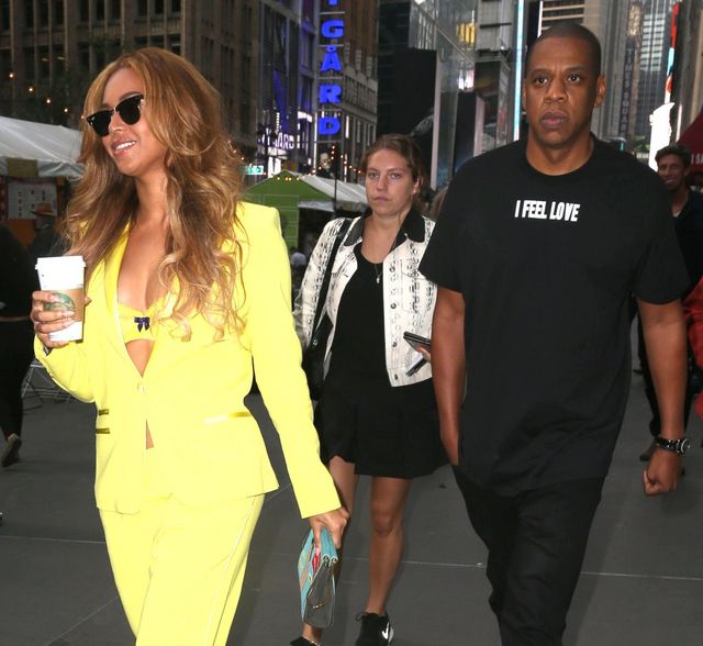 Zero klasy Beyonce, czyli wystawa biustu i biustonosza