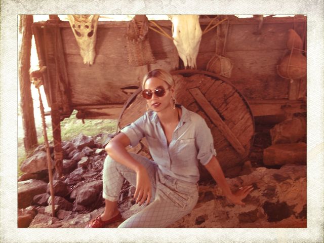 Beyonce chwali się figurą... na drzewie (FOTO) Beyonce chwali się figurą... na drzewie (FOTO)