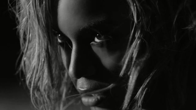 Nowa płyta Beyonce bije rekordy sprzedaży! (VIDEO)