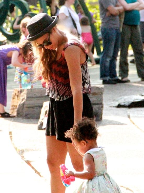 Beyonce - baardzo gorąca mamuśka! (FOTO)