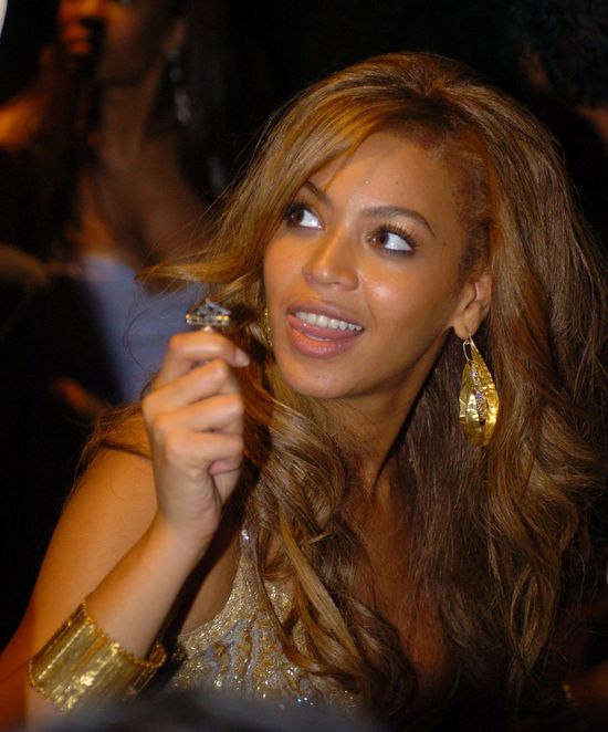 Internauci do Beyonce: Wybieliłaś skórę!