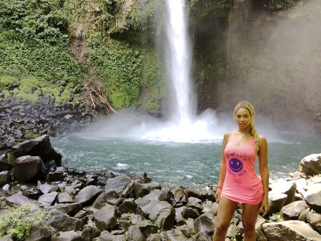 Beyonce chwali się figurą... na drzewie (FOTO) Beyonce chwali się figurą... na drzewie (FOTO)