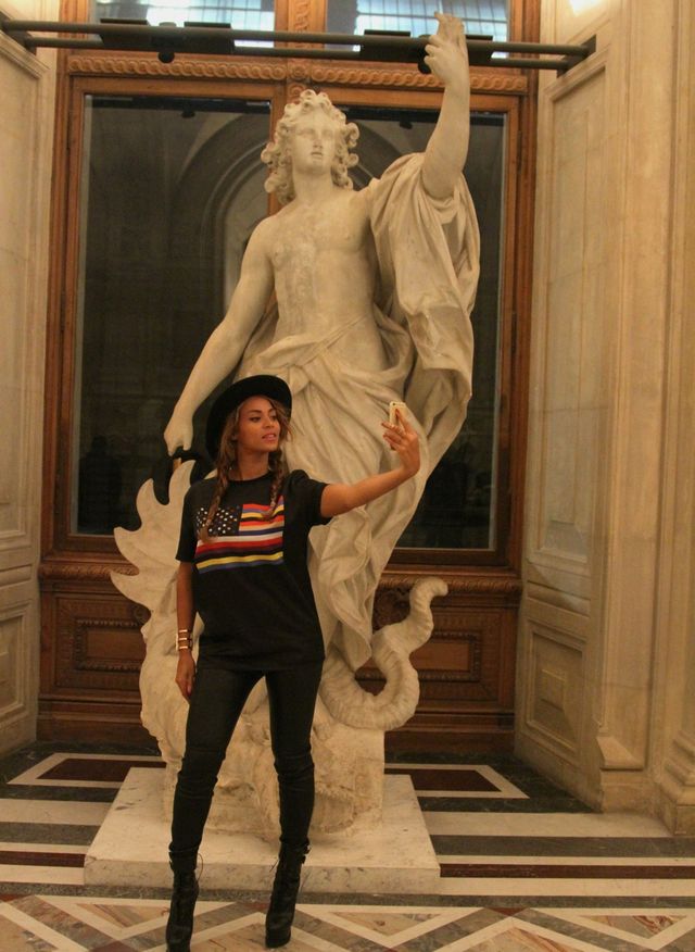 Państwo Carter obfotografowali się w Luwrze (FOTO)